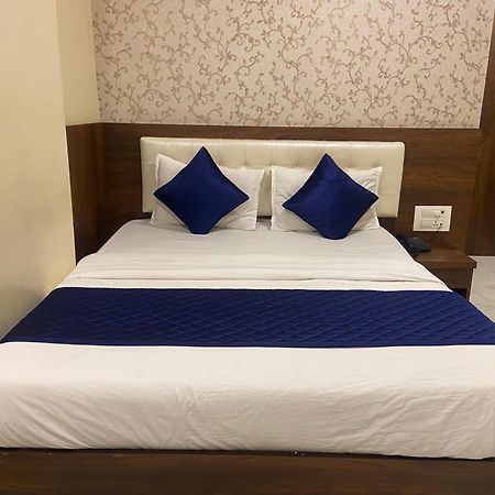 Hotel Ashyana - Near To Grant Road Station Мумбай Екстериор снимка