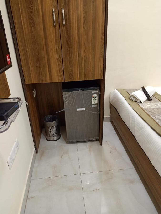 Hotel Ashyana - Near To Grant Road Station Мумбай Екстериор снимка