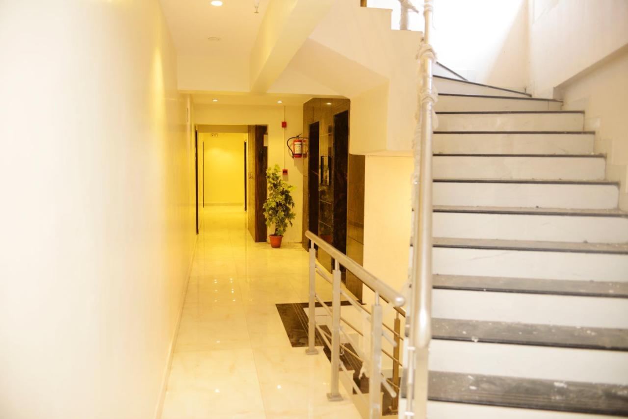Hotel Ashyana - Near To Grant Road Station Мумбай Екстериор снимка