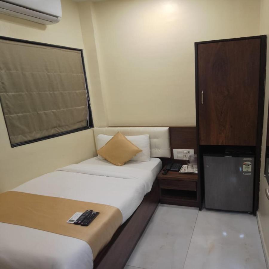 Hotel Ashyana - Near To Grant Road Station Мумбай Екстериор снимка