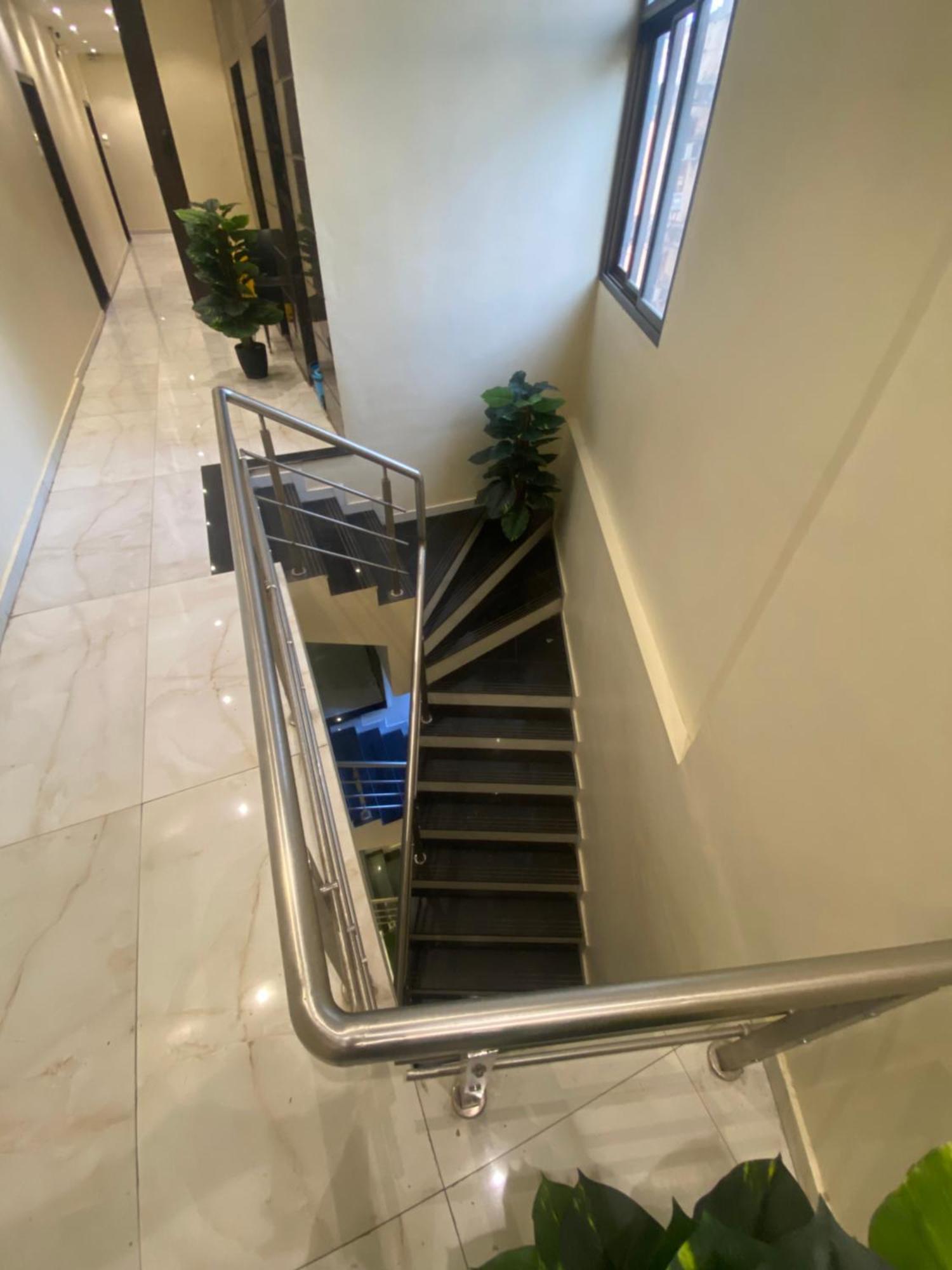 Hotel Ashyana - Near To Grant Road Station Мумбай Екстериор снимка