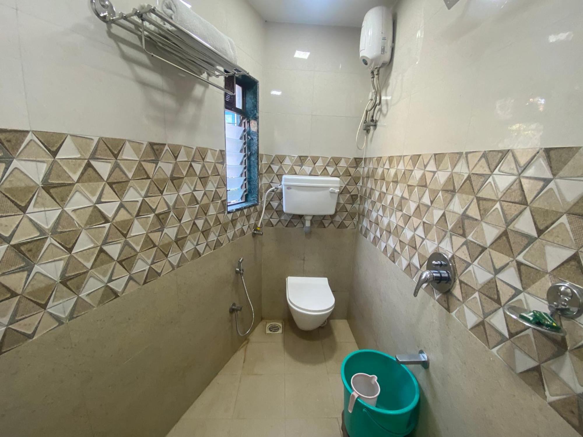 Hotel Ashyana - Near To Grant Road Station Мумбай Екстериор снимка