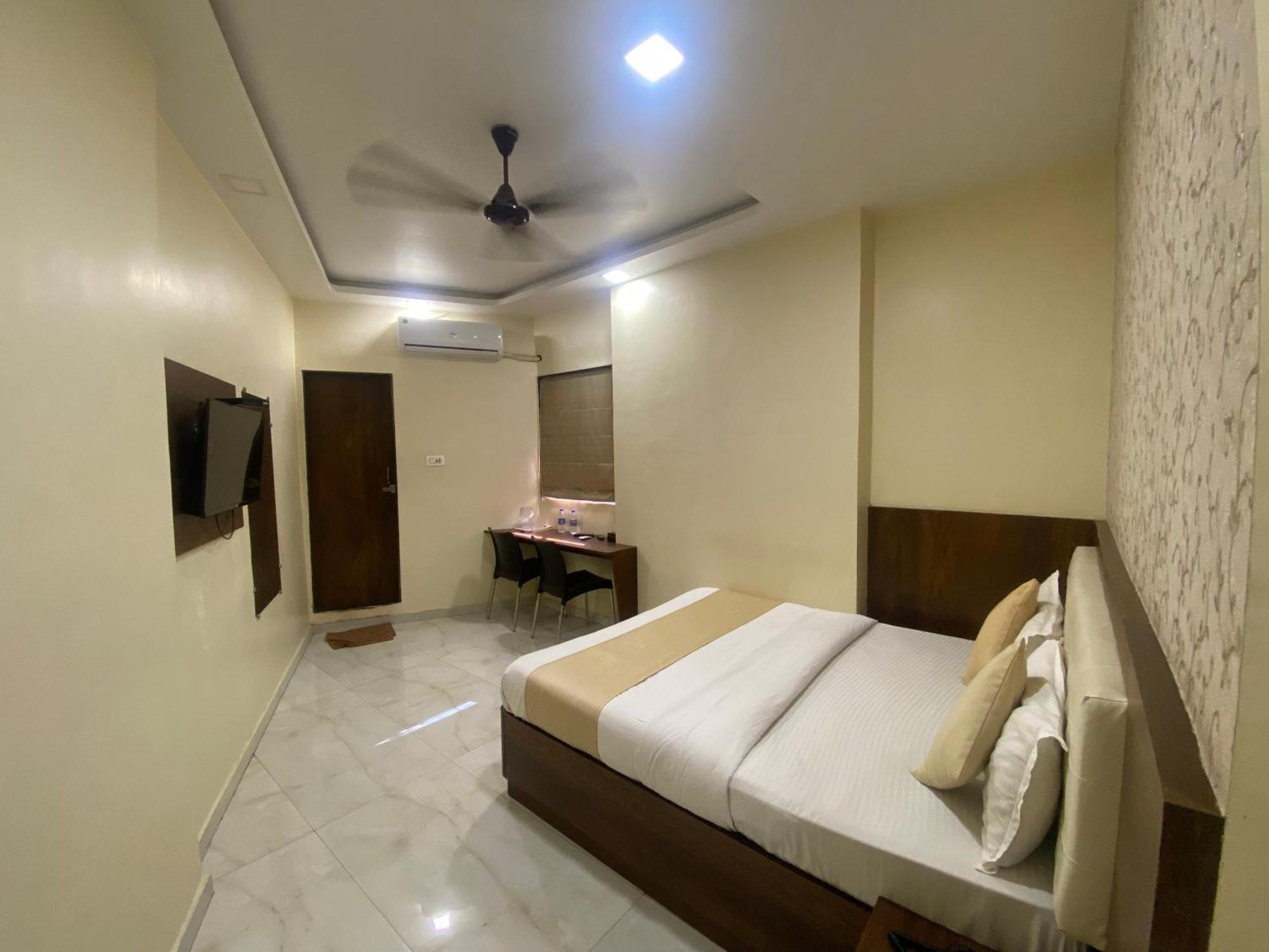 Hotel Ashyana - Near To Grant Road Station Мумбай Екстериор снимка