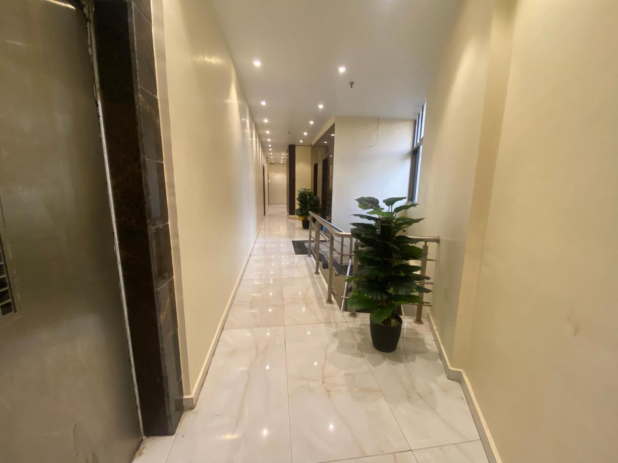 Hotel Ashyana - Near To Grant Road Station Мумбай Екстериор снимка